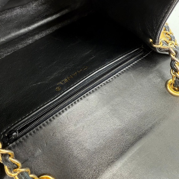 Chanel CC Vintage Quilted Flap Bag - Picture 12 of 16